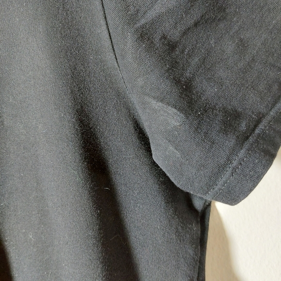 GUESS Black T-Shirt (Red Triangle logo) - Picture 4 of 5